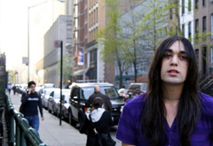 I 20 mila senzatetto newyorkesi e licona queer del Sol Levante al FQF