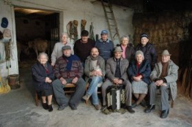 SOTTO LA NEVE, PANE - Vita di paese