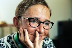 Susanna Tamaro, avere Fede non vuol dire applaudire ai funerali