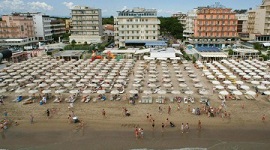 TIPI DA SPIAGGIA - Il 18 luglio alle 23.55 su Rai3
