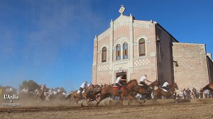 FEDE, CORAGGIO E POLVERE - Il docu-film di Salvatore Taras sullArdia di San Costantino a Pozzomaggiore
