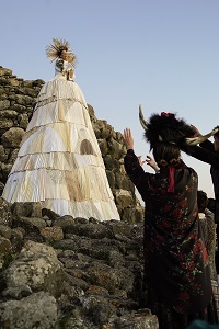 SU NURAXI - Lo stilista Antonio Marras racconta la sua Sardegna magica con un cortometraggio per la Milano Fashion Week