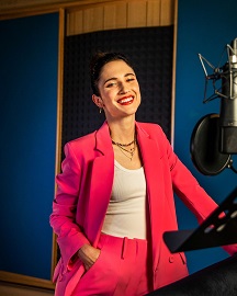 RIDLEY JONES - Lodovica Comello canta la sigla italiana