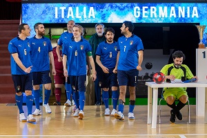 CRAZY FOR FOOTBALL - Il 1 novembre su Rai1 un film sul potere salvifico dello sport