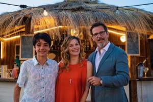 MOLLO TUTTO E APRO UN CHIRINGUITO - Nel cast Laura Locatelli
