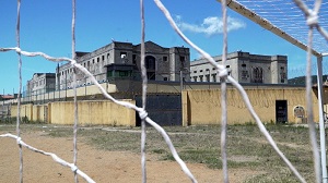 PORTO AZZURRO, UN CARCERE SOTTO SEQUESTRO - Venerdì 16 settembre su Rai 2