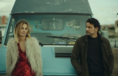 TRA LE ONDE - Dall'1 dicembre nei cinema italiani