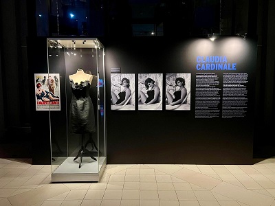 CLAUDIA CARDINALE - Omaggio del Museo del cinema con l'abito de 
