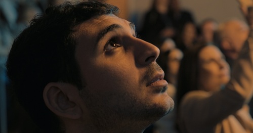 TIENIMI PRESENTE - Un film sul cinema con protagonista un giovane regista