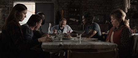 LA BOLLA DELLE ACQUE MATTE - Un dramedy che racconta un�Italia sospesa tra macerie, rinascita e contaminazione