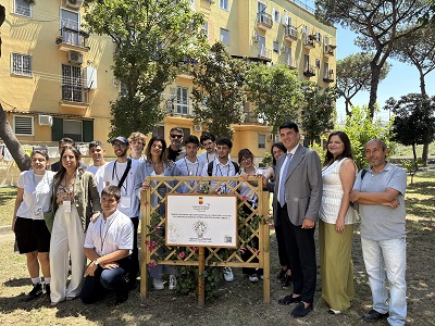 NEI VIALI DELL'AMICA GENIALE - Nel rione Luzzatti i giovani curano il verde per creare benesser