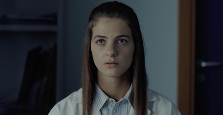 L�ALONE - Un racconto sulle distanze sociali e sull�identit&agrave;