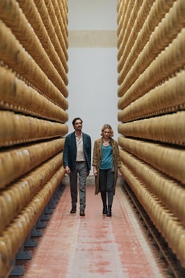 ESTRANEI - Dal 9 ottobre su Rai 2