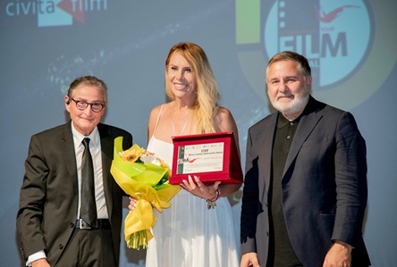 INTERNATIONAL TOUR FILM FESTIVAL 15 - Un premio per Karla Sofia Gascon