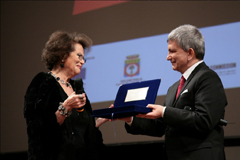 Speciale BIF&ST 2011 - A Claudia Cardinale il Premio Fellini 8   per leccellenza artistica