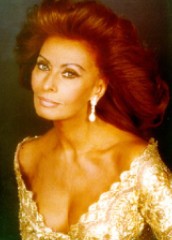 Sophia Loren premiata a Taormina tra il primo e secondo tempo di Italia-Germania