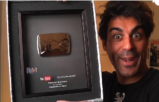Youtube premia Davidekyo con una targhetta di riconoscimento